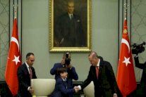 اردوغان يتهم أحزابا بمعاداته شخصيا