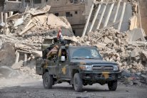 معارك بين النظام وقوات سوريا الديموقراطية في دير الزور