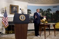 الإمارات تؤيد قرار ترمب