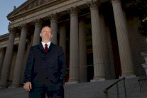 العراقي إدوين شُكر مرشح لزعامة يهود بريطانيا