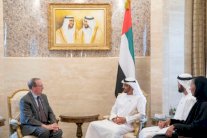 محمد بن زايد يستقبل وفد الكونغرس الأميركي