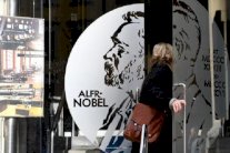 إرجاء جائزة نوبل للآداب في 2018 لمدة عام