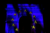 أوروبا تفكر جديًا بالنأي اقتصاديًا وعسكريًا عن أميركا