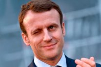 ماكرون يهدي الأمير هاري ولاعة جيمس بوند