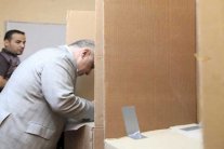 تقدم العبادي في الانتخابات.. وعلاوي يدعو إلى إلغائها