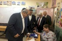 داعش يهاجم مراكز انتخابية وفتح الأجواء وعلاوي يشكو خروقات