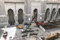 سقوط ذراع رافعة متحركة داخل المسجد الحرام