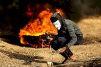 ألف فلسطيني يتظاهرون في غزة قرب الحدود مع اسرائيل