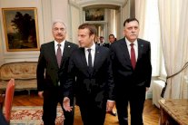 ماكرون يجمع الفرقاء الليبيين الثلاثاء بباريس