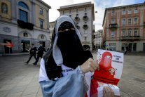 الدنمارك تحظر النقاب في الأماكن العامة