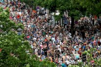 معارضو ماكرون يملأون شوارع فرنسا كافة احتجاجًا