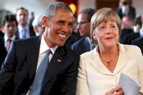 ميركل بكت متعدة لأوباما بمواجهة ترمب