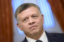 العاهل الأردني يحذر من دخول البلاد في المجهول