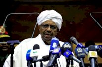 البشير يعرض استضافة محادثات بين طرفي النزاع في جنوب السودان