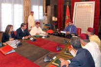 العاهل المغربي يوجّه بتشييد سدود لتخزين الماء ومحطات لتحلية مياه البحر