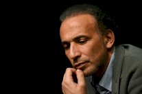 القضاء الفرنسي يرفض اتهام طارق رمضان باغتصاب امرأة ثالثة