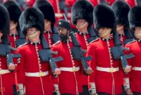 عمامة السيخ تصنع تاريخًا في ساحات قصر باكينغهام