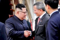 كيم جونغ أون يحط بسنغافورة