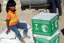 السعودية تواصل توزيع السلال الغذائية في الحديدة