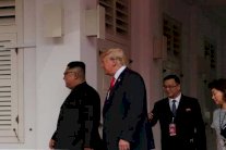 انتهاء أول لقاء بين ترمب وكيم