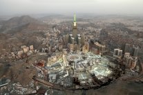 سقوط معتمر أوروبي من سطح المسجد الحرام في مكة