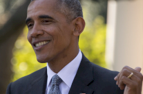 أوباما يعقد مقابلات مكثفة لإسقاط ترمب في 2020