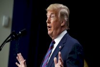 ترمب يستخدم الهجوم للدفاع في