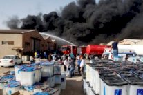 العبادي يرفض إعادة الانتخابات ويحمل المفوضية حرق صناديقها