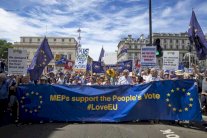 عشرات الآلاف في لندن يطالبون بتصويت ثانٍ حول بريكست