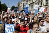 الاف المتظاهرين في لندن دفاعا عن النظام الصحي