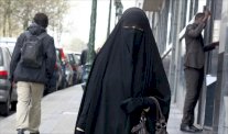 هولندا تقر حظرا جزئيا على ارتداء النقاب في الاماكن العامة
