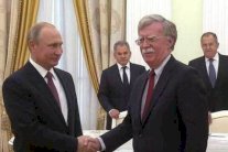 بولتون نجح بجمع بوتين ترمب