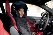 سعودية تقود سيارة الفورمولا وان الخاصة بجائزة فرنسا الكبرى