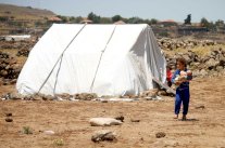 الجيش الأردني يدخل مساعدات إنسانية إلى النازحين في درعا