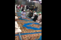 رقص وصلاة غريبة في مسجد بمصر