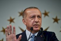 اردوغان يحتفل بإعادة انتخابه رئيسا لتركيا مع سلطات معززة