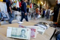 هبوط قياسي للريال الإيراني يشعل شوارع طهران