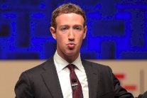 فيسبوك زودت 52 شركة ببيانات مستخدميها