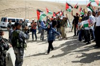 دبلوماسيون اوروبيون يتضامنون مع قرية بدوية في الضفة تستعد اسرائيل لهدمها