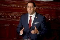 وزير تونسي يستقيل متعهدا بمساندة حكومة بلاده