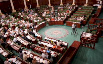 تونس تصادق على قانون يلزم المسؤولين الحكوميين بالتصريح عن مكاسبهم