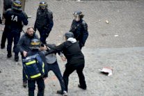 رئيس الوزراء الفرنسي: قضية بينالا تجاوز فردي