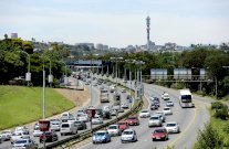 مقتل 11 سائق حافلة بكمين في جنوب أفريقيا