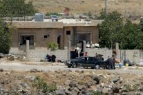 وصول دفعة اولى من المدنيين والمقاتلين الذين تم اجلاؤهم من القنيطرة الى الشمال السوري