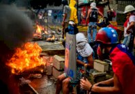 وفاة فتى عمره 13 عامًا جراء إصابته بالرصاص خلال أعمال شغب بفنزويلا