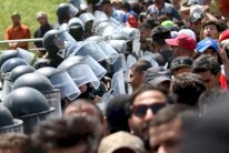 السيستاني ينذر السلطات العراقية بثورة شعبية