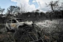 ارتفاع حصيلة ضحايا الحرائق في اليونان إلى 88 قتيلًا