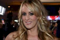 تسجيل مسرب يكشف المستور عن علاقة ترمب بالممثلة الإباحية