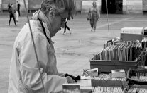  في هذا العصر، أصبحت قراءة الأدب تقليدا نسائيا بحتا 