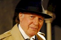 ايمري كيرتيش، روائي حاربته النازية وأقصته الشيوعية